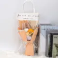 Detalle de un ramo de flores de jabón en bolsa de regalo con rosa y clavel para regalo. - Pack de 3 (Con Luz LED y Bolsa de Regalo) / Amarillo Champán
