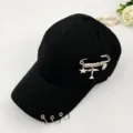 Casquette de baseball noire personnalisée avec anneaux de fer et breloques d'étoile et d'avion - Réglable / Style avion noir