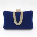 Elegante borsa da sera in velluto blu con manico a catena in strass a U e chiusura in metallo. - Blu Zaffiro