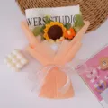 Prachtig handgemaakt gehaakt zonnebloemboeket met oranje striklint voor huisdecoratie - Grote Zonnebloem Kleine Bloem