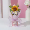 Handgemaakte gehaakte zonnebloem boeket geschenkdoos bureau ornament voor leraar afstuderen - Lerarendag Emmer Boeket / Paars