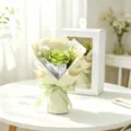 Élégant bouquet de roses en savon vert dans une boîte cadeau blanche à fenêtre chic - Vert