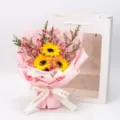 Wunderschöner künstlicher Sonnenblumenstrauß mit konservierten Blumen und Geschenktüte. - Rosa