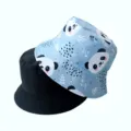 Bob réversible avec joli motif de panda de dessin animé d'un côté et noir uni de l'autre. - Adulte 55-58cm / Panda Bleu