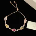 Pulsera ajustable de oro rosa con coloridos dijes de circonita en forma de calabaza - R5695 Pulsera Calabaza Colorida Tono Oro Rosa