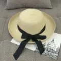 Chapeau de soleil élégant en paille pour femme avec large bord et nœud en ruban noir plage - M (56-58cm) / Crimped Black Ribbon Bow Beige