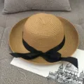 Chapeau de soleil classique en paille pour femme avec large bord et nœud noir élégant - M (56-58cm) / Curled Black Ribbon Bow Khaki