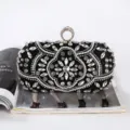Pochette de soirée noire élégante avec broderie faite main et fermoir bague en cristal - Noir