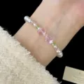 Elegante bracciale di perle in stile francese con un fiocco in cristallo rosa da donna - Bracciale Di Perle Artificiali Con Fiocco (R0356)