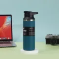Tragbare 304 Edelstahl isolierte Wasserflasche fur Outdoor Sport Thermoskanne mit Griff. - 500ml / Dunkelblau