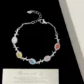 Elegante pulsera de plata con circonitas de colores corte flor de hielo y delicados lazos - Estilo de Lazo Blanco Plateado (R1312)