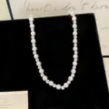 Collier de perles élégant avec des boules de cristal scintillantes de style luxe - Collier de Perles Blanches en Boule de Strass (R5646)