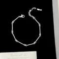 Bracelet délicat en argent style bambou avec pierres bleu clair, chaîne ajustable. - Style Bambou Bleu (R5821) / Joint de Bambou Bleu