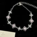 Pulsera elegante en tono plateado con cristales rosa y motivos de copos de nieve - Estilo de Pulsera de Rombos Rosa (R5673)