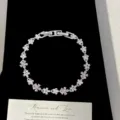 Elegante pulsera de flores plateada con circonitas rosas y blancas y perlas finas - Estilo Flor Pequeña Rosa (R2146)