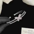 Elegante bracciale rigido a farfalla argentato con pavé di zirconi cubici - Bracciale Farfalla Rosa (R0184) / Argento