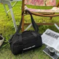 Schwarze japanische Sport-Umhängetasche mit Buchstabendruck für Freizeit und Outdoor - 28x10x17cm / Schwarz