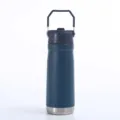 Tragbare isolierte Trinkflasche aus Edelstahl in Dunkelblau matt mit praktischem Tragegriff - 650ml / Marineblau