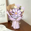 Bouquet de fleurs cosmos au crochet violet et blanc fait main dans un emballage cadeau - Avec Sac à Main / Violet