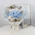 Ramo de rosas de jabón azul y blanco con paniculata en una caja de regalo elegante - Ramo de 18 Rosas LOVE / Azul Hielo (Caja de Regalo + Bolsa)