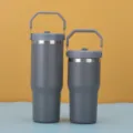 Einfarbiger 20oz Edelstahl isolierter Auto Becher mit tragbarem Griffdeckel in grau - 20oz / Grau