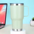 Bicchiere in acciaio inossidabile da 20oz con manico e coperchio, tazza termica verde chiaro. - 20oz / Verde chiaro