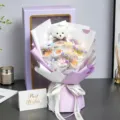 Ramo de flores de cerámica con osito, regalo romántico perfecto para el día de San Valentín. - Ramo Y Caja De Regalo / Caja con Ventana 11 Flores de Cerámica + Oso ~ Púrpura