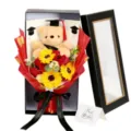 Abschluss Plüsch Teddybär und Sonnenblumen Seifenblume Geschenkbox Blumenstrauß - Schwarze Fenster Geschenkbox - Großer Doktor Bär / Rot