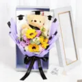 Abschluss Teddybaer Sonnenblumen Seifenblumen Blumenstrauss Geschenkbox in Lila mit Karte. - Graue Fenster Geschenkbox - Großer Doktor Bär / Lila