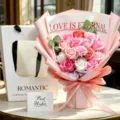 Romantisch zeeprose bloemboeket als prachtig cadeauset voor Valentijnsdag en feest. - Roze
