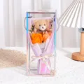 Detailansicht von Seifenrosen Teddybär-Bouquet in einer irisierenden Geschenkbox - Teddybär Rosenstrauß Geschenkbox / Champagner