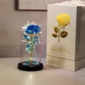 Rose bleue iridescente sous cloche en verre avec LED et élégante boîte cadeau blanche - Coffret Blanc (Avec Rose à LED 3 Feuilles) / Floral Bleu