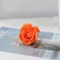 Detailansicht künstlicher oranger Rosen-Seifenblütenkopf für DIY-Valentinstagsstrauß - Dreischichtiger Kopf / Orange
