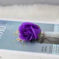 Lila dreischichtige Seifenrose Blütenkopf mit Basis für DIY-Valentinstagsstrauß - Dreischichtiger Kopf / Dunkellila