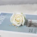 Einzelner künstlicher weißer Seifenrosenkopf mit grüner Basis für DIY-Valentinsgeschenke - Dreischichtiger Kopf / Milchweiß