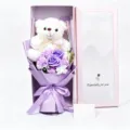Ramo de flores de peluche con osito y rosas de jabón en una hermosa caja de regalo. - Caja Ventana Rosa 48cm - Flor Morada + Osito Grande / Púrpura