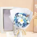 Blue and white soap rose bouquet in a premium gift box with greeting card - Window Gift Box Manta Bouquet (18 Flowers, Blue) / Without Handbag