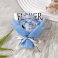 Blaues Rosen kleiner Blumenstrauß Trockenblumen künstliche Blumen Geschenk Valentinstag - 5 Blue-Ice-Rosen mit Schleierkraut in blauem Papier