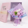 Elegante ramo de rosas de jabón moradas y blancas en caja de regalo rosa con diseño de corazón - Caja Corazón Hueco (Púrpura Noble) Juego de Regalo de Ramo / Púrpura