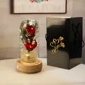Rose rouge éternelle sous cloche de verre avec son coffret cadeau noir de luxe - Boîte Noire en Carton Ondulé (Base Bois + 2 Fleurs de Savon + Boîte Musique) / Rouge