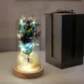 Rosa de jabón azul eterna artesanal en cúpula de vidrio con LED y caja de regalo de lujo - Caja Negra de Alta Gama / Paquete de 2 Rosas de Jabón y Mariposas / Azul