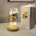 Vista detallada del domo de vidrio LED con rosas de jabón y una elegante caja de regalo - Caja Blanca de Alta Gama / Paquete de 2 Rosas de Jabón y Mariposas / Rosa
