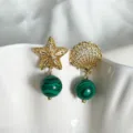 Orecchini asimmetrici a stella marina e conchiglia con perle di malachite. - Stella Marina Conchiglia Asimmetrica (Perlina Verde)