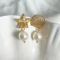 Orecchini pendenti asimmetrici placcati in oro a forma di stella marina e conchiglia - Stella Marina Conchiglia Asimmetrica (Perla Artificiale)