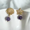 Orecchini pendenti asimmetrici a stella marina e conchiglia con pietre viola - Stella Marina Conchiglia Asimmetrica (Perlina Viola)