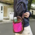Bolso bandolera ligero de exterior con cordón y bolsillo rosa para teléfonos móviles - Marrón y Rosa Rojo