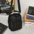 Bolso bandolera negro para exterior con cordón ajustable en tejido de nailon ligero - Negro