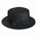 Gros plan sur les détails du chapeau de paille noir avec ruban. Idéal pour la protection solaire. - Adulte 55-58cm / Noir Nœud