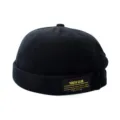 Schwarze hautfreundliche Mütze im Dockers-Stil für Damen und Herren mit coolem Textaufnäher. - Erwachsene 55-58cm / Schwarz