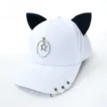Détail d'une casquette blanche avec oreilles de chat noires et pendentif étoile - Adulte 55-58cm / Style Décoration Étoile / Blanc